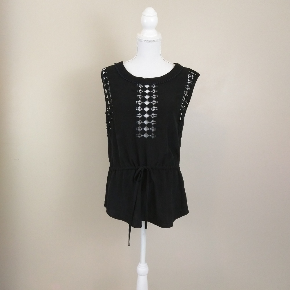 Alya peekaboo black top size medium
